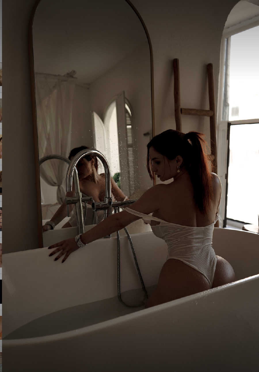 A playful frame from Miranda Faith nude — online in Wutsunomiya