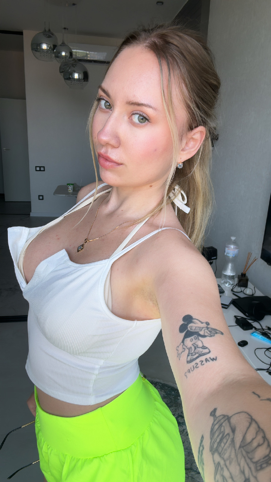 KateV in her underwear in Wutsunomiya