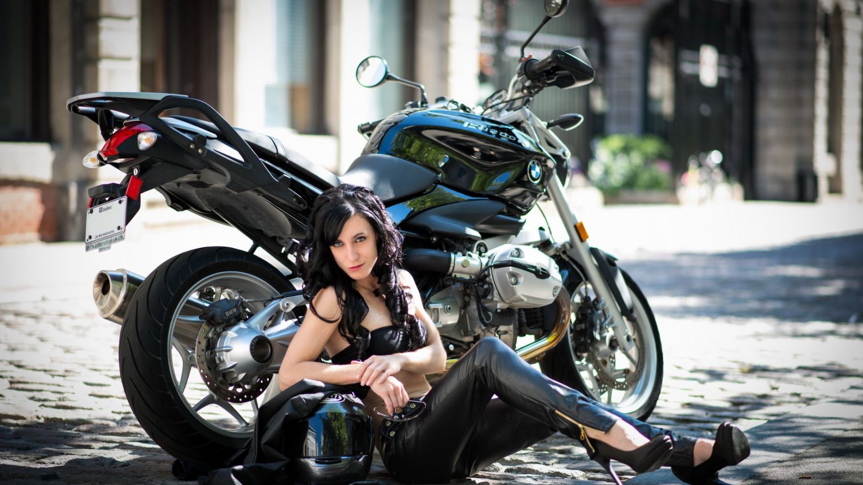 European women on bikes in Wutsunomiya