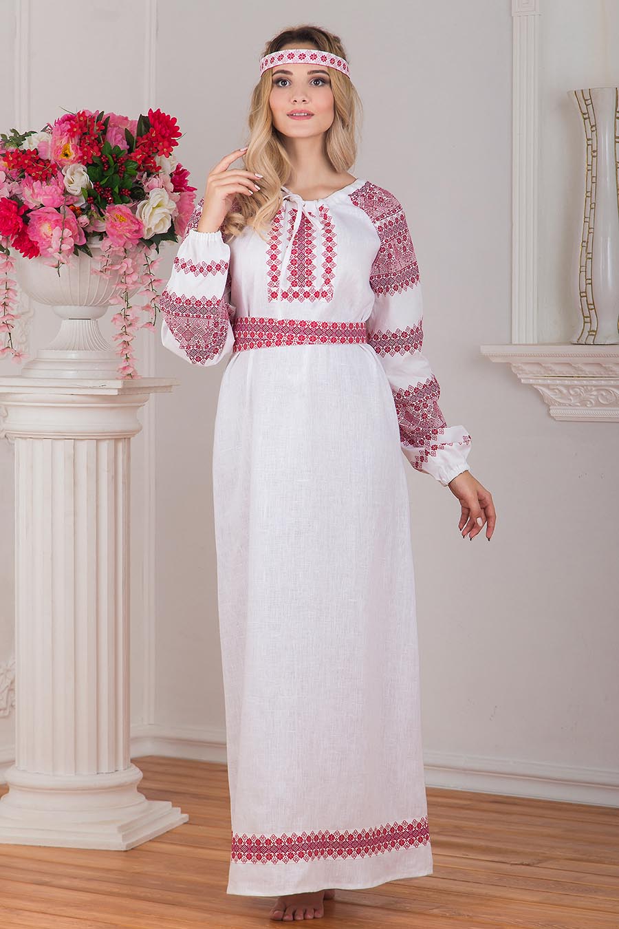 Women in Slavic costumes in Wutsunomiya