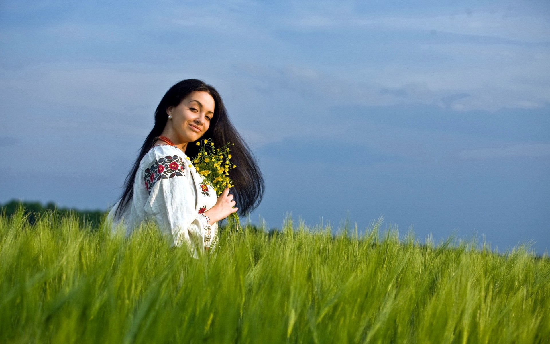 Girls in Slavic costumes in Wutsunomiya