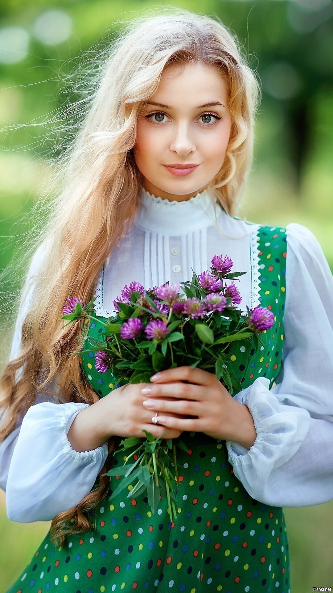 Girls in Slavic costumes in Wutsunomiya